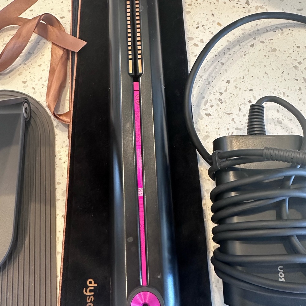 Dyson Hair Tool in Black and Pink - Picture 4 of 5